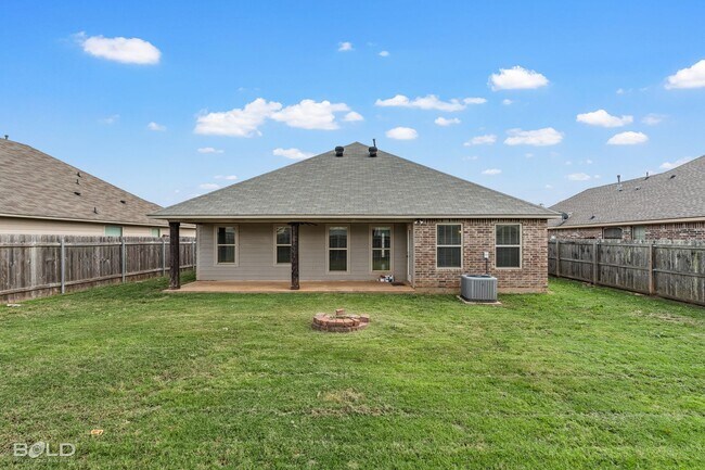 Building Photo - Brick Home In Haughton