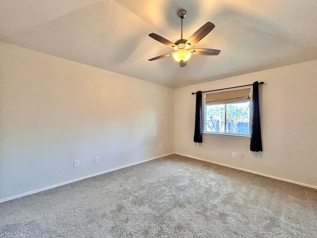 Building Photo - Bright and Comfortable 3BR/2BA Home with Garage & Backyard