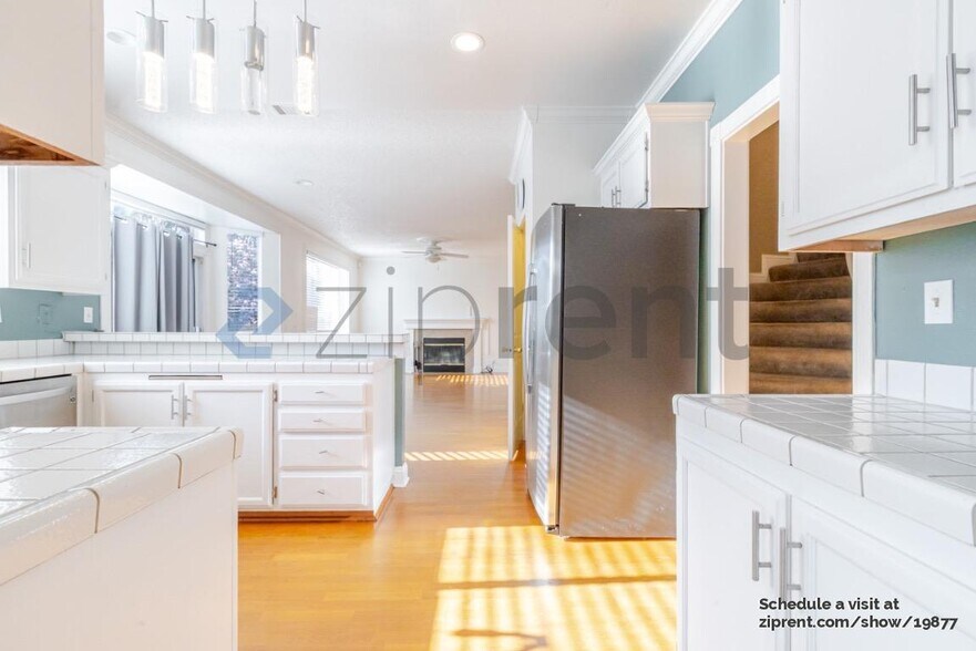 Building Photo - 401 Donaldson Ct