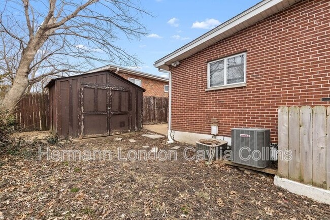 Building Photo - 9456 Calwood Dr