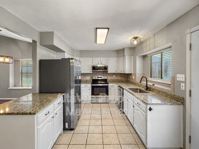 Building Photo - 4213 Avon Ct