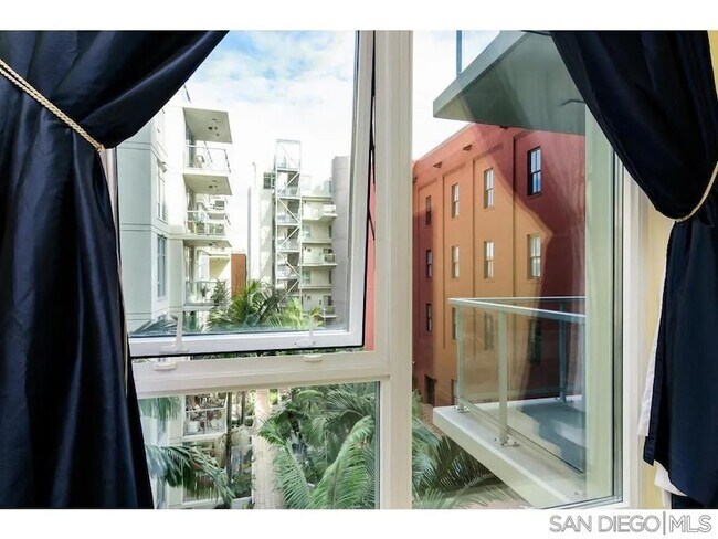 Building Photo - 1431 Pacific Hwy