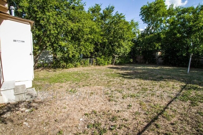 Building Photo - 414 Rotary