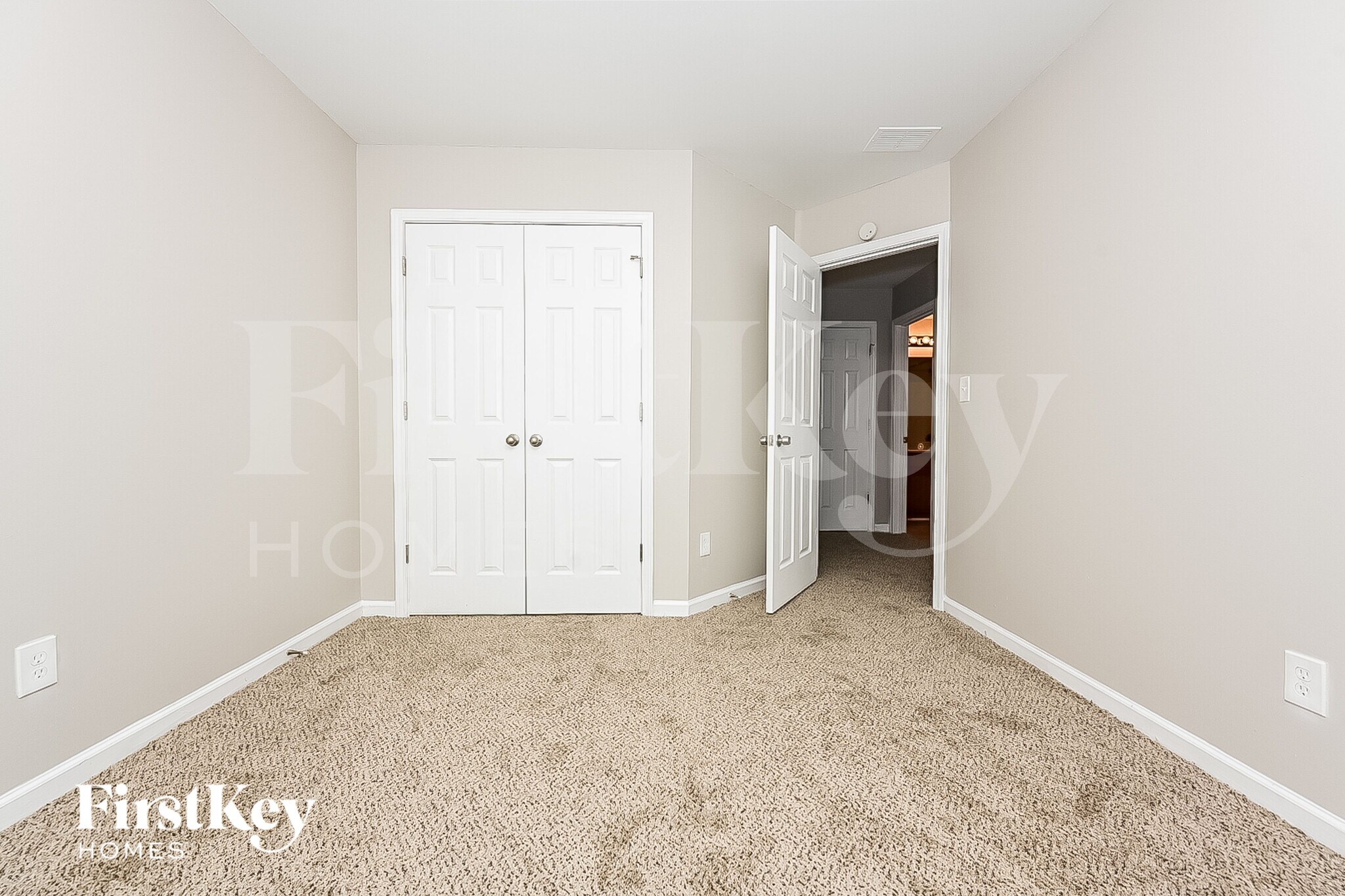 Building Photo - 3383 Estes Dr