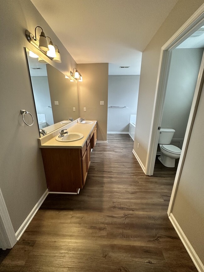 Building Photo - 2517 Tyvola Ct