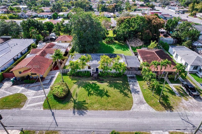 Building Photo - 6550 SW 27th St