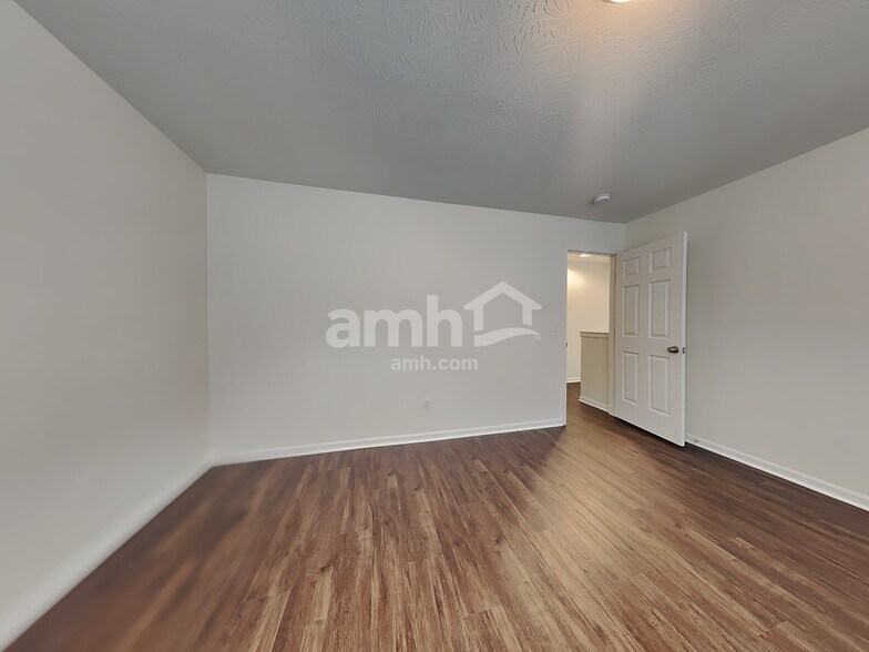 Building Photo - 628 Buckshire Glen