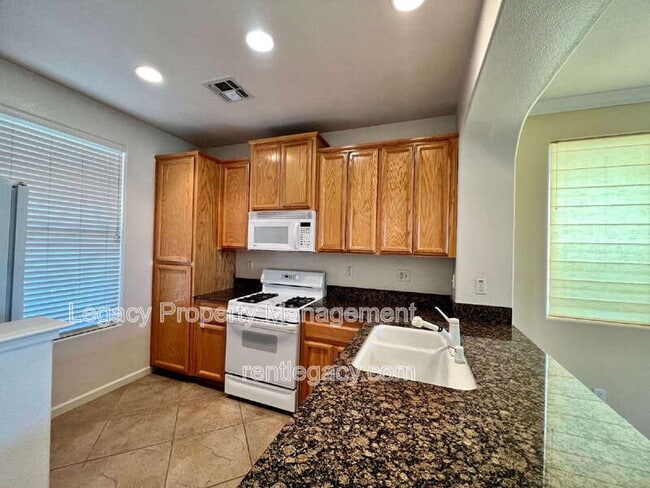 Building Photo - 1843 Dawnelle Way