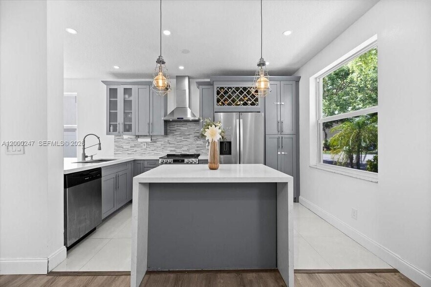 Building Photo - 15385 SW 51st St