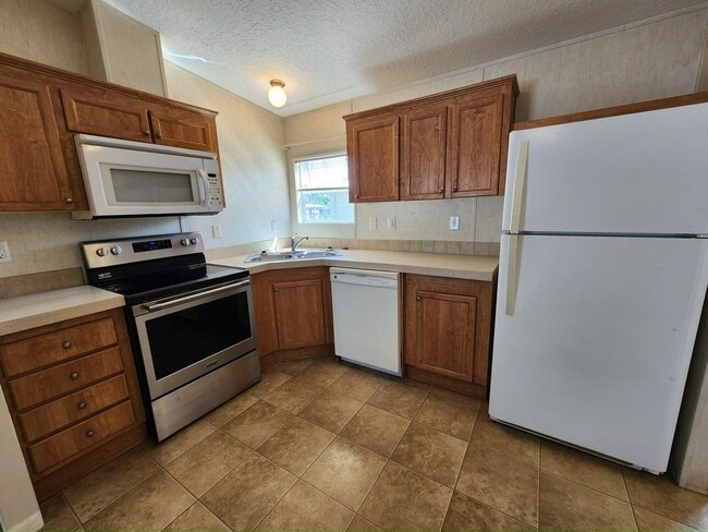 Primary Photo - 19237 Cedar Crest Ct