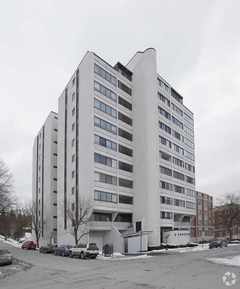Building Photo - 550 Clay Ave