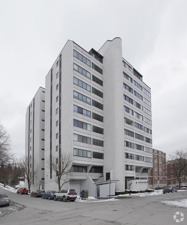 Building Photo - 550 Clay Ave