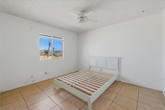 Building Photo - 7273 Sunny Vista Rd
