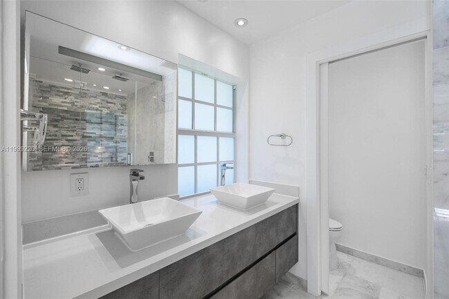 Building Photo - 11401 SW 72nd Pl