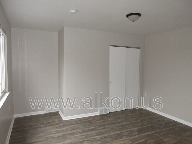 Building Photo - 2128 Eccles St