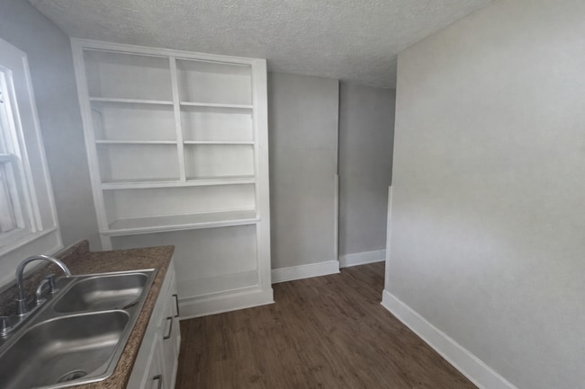 Building Photo - 21 N Colorado Ave