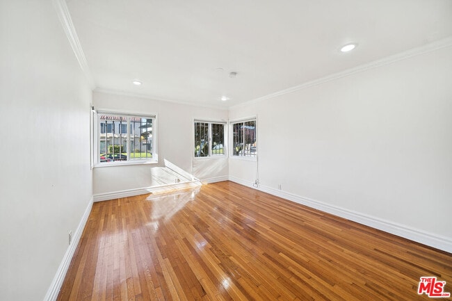 Building Photo - 112 S Detroit St