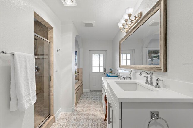 Building Photo - 17527 Canal Shores Dr