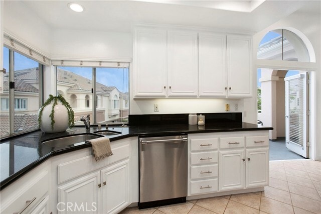 Building Photo - 24 Costa Brava