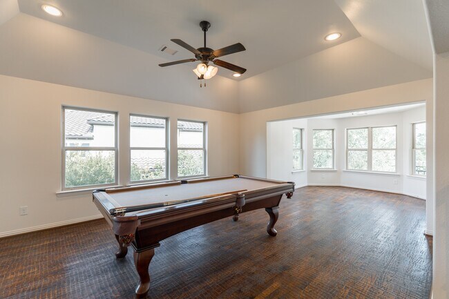 Building Photo - 14 N Player Manor Cir