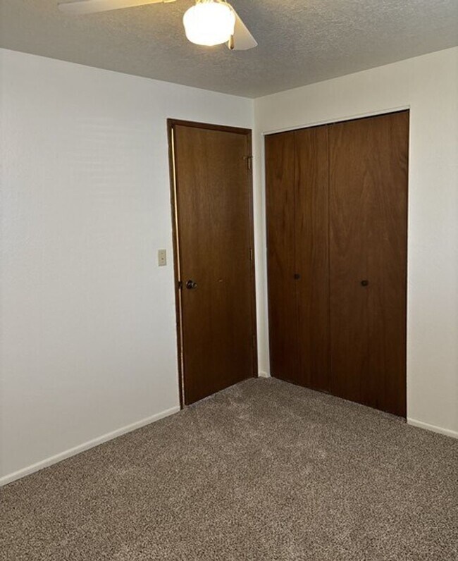 Building Photo - 3Bd/2Ba Single Story House - Available to View!
