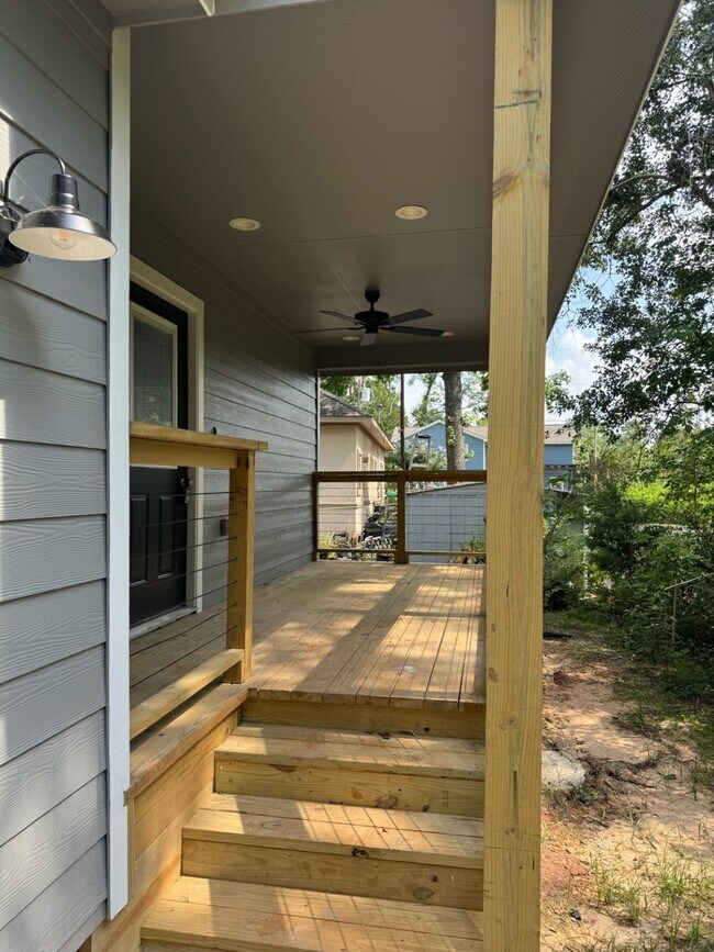 Building Photo - 10112 Barberry St