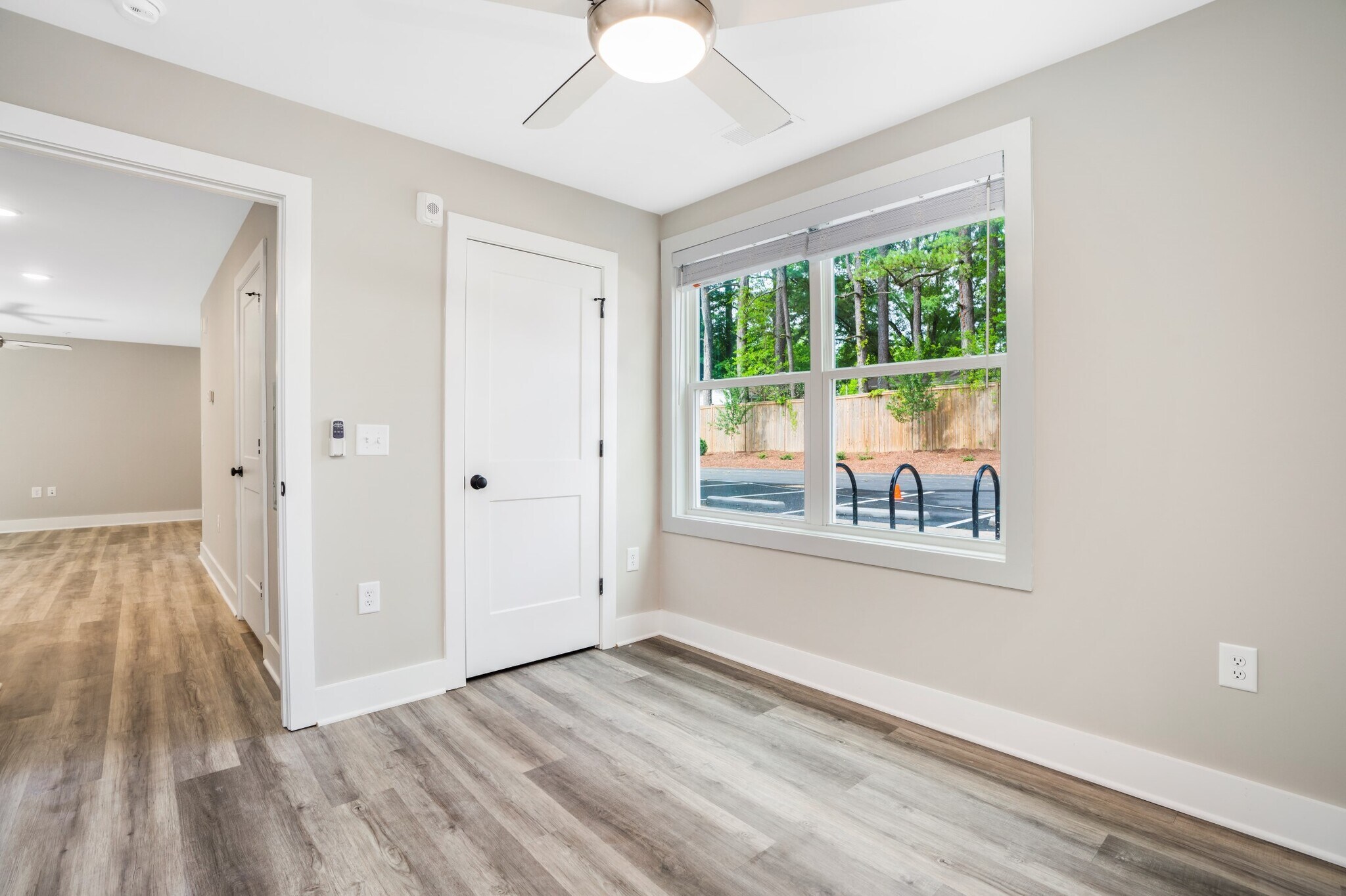 Building Photo - 303 Linwood St