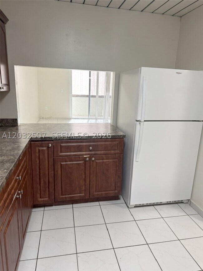 Building Photo - 10000 NW 80th Ct