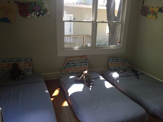 Building Photo - 170 Windsor Ct