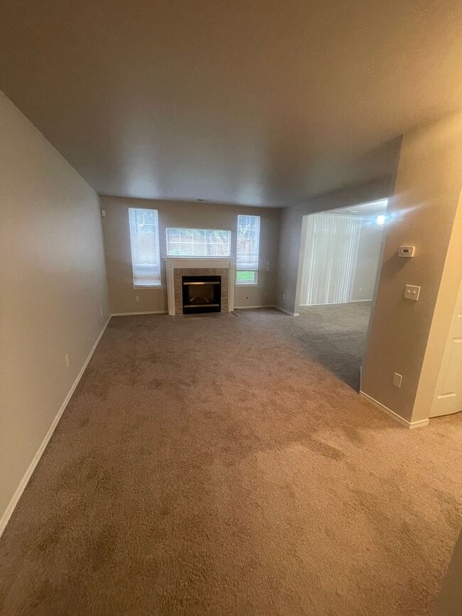 Building Photo - Move In Special-One Week Free