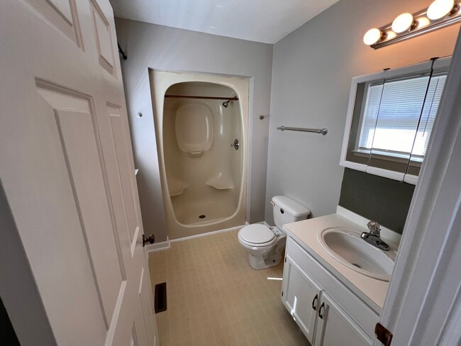 Building Photo - 3911 Manson Pike