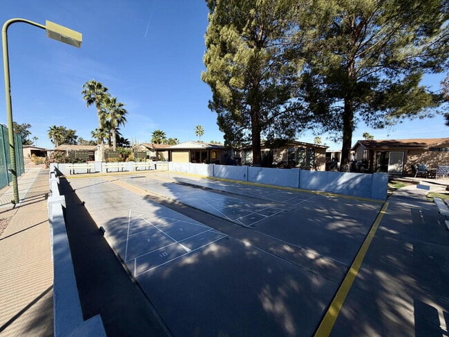 Building Photo - 6761 S Oakmont Dr