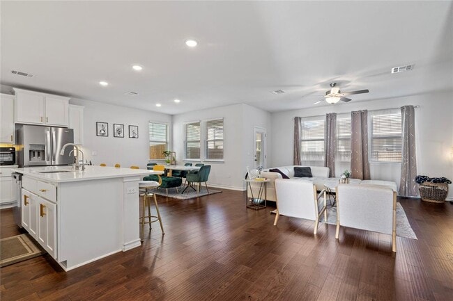 Building Photo - 3007 Salvidar Bend