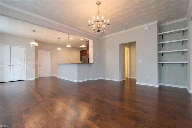 Building Photo - 5616 Memorial Dr