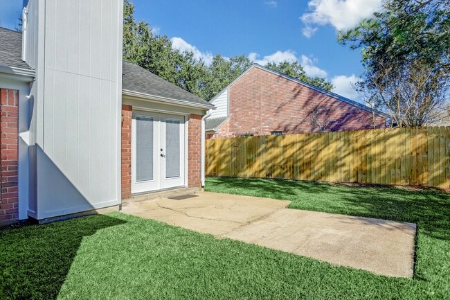 Building Photo - 5106 Spring Cir Dr