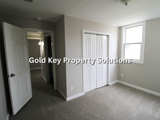 Building Photo - 3 BR 1 BA House with Back Deck and TWO Bonus Rooms! NO CATS (NO SECTION 8)