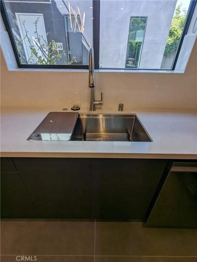 Building Photo - 11141 Strathern St