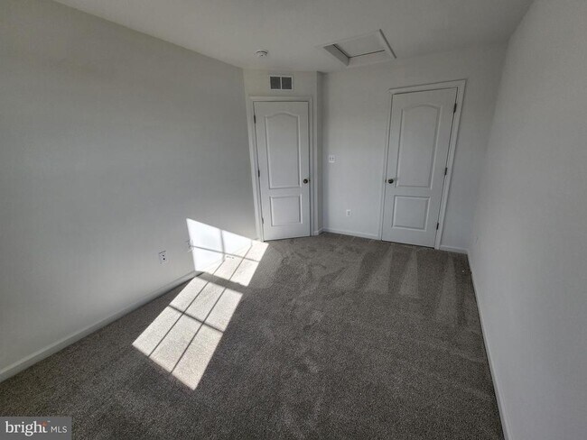 Building Photo - 437 Hillsdale Pl