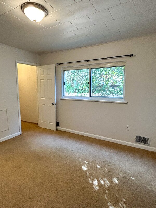 Building Photo - 1404 Wareman Ave