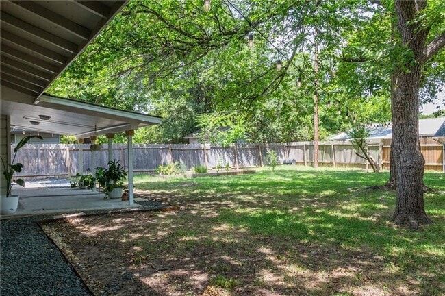 Building Photo - 8101 Logwood Dr
