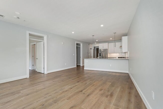 Building Photo - Professionally Managed // 2 bedroom 2 bathroom Modern Condo//  Adams Morgan// Parking Included!