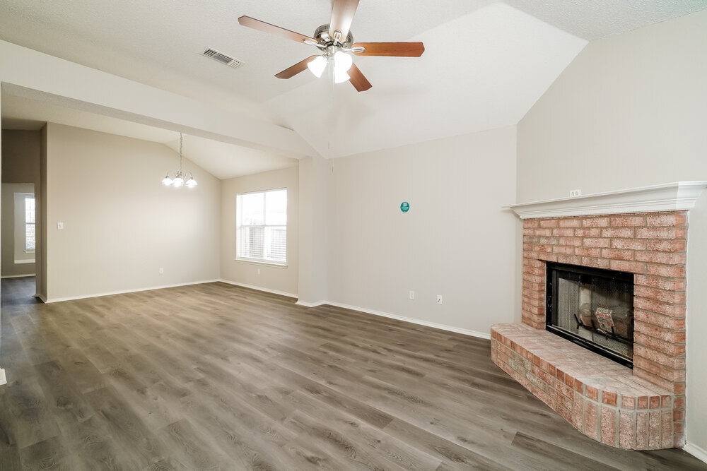 Building Photo - 6005 Castanada Dr