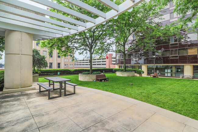 Building Photo - 127 Greyrock Pl