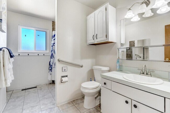 Building Photo - 3622 Anemone Cir