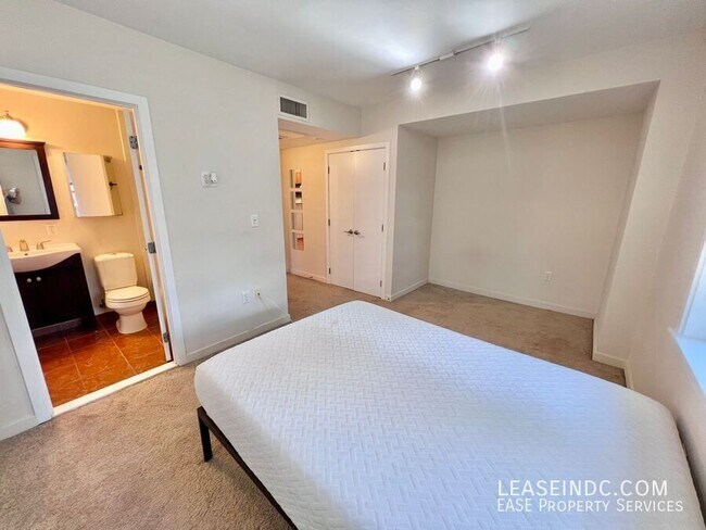 Building Photo - 3534 10th St NW