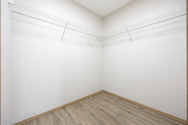 Building Photo - 4Bed/2.5 Bath available in SE Portland