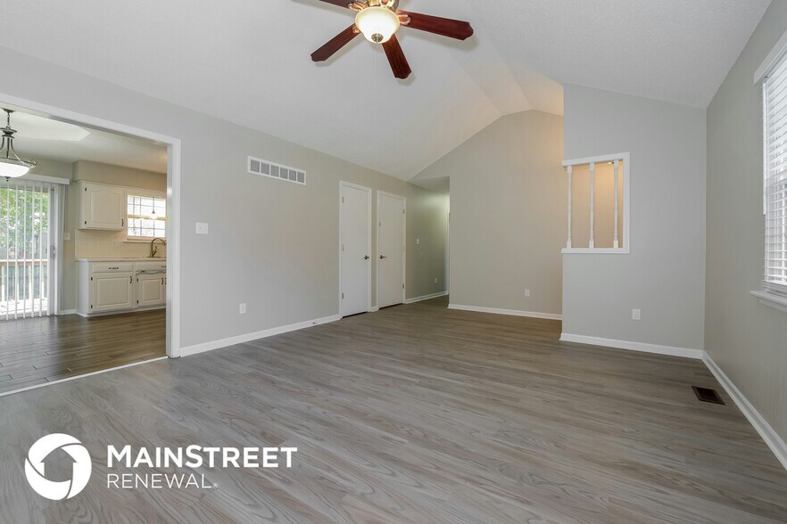 Building Photo - 1208 NE Country Ln