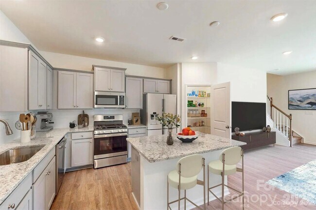 Building Photo - 2804 Trinity St