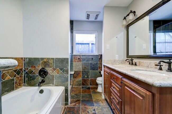 Building Photo - 12318 Woodthorpe Ln