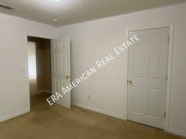 Building Photo - 1324 Jeffrine Dr